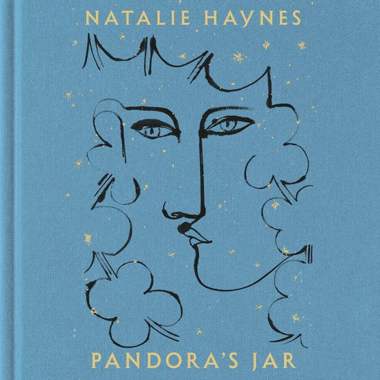 Couverture du livre 'Pandora's Jar' par Natalie Haynes, sur fond bleu tissu, avec un dessin au trait noir et blanc d'un visage, entouré d'étoiles dorées.