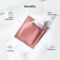 Verpakking van een roze, lichtbruine sheetmasker met de tekst "BIO-COLLAGEN REAL DEEP MASK". Iconen tonen hydratatie, porie-minimalisatie, versteviging en glans.