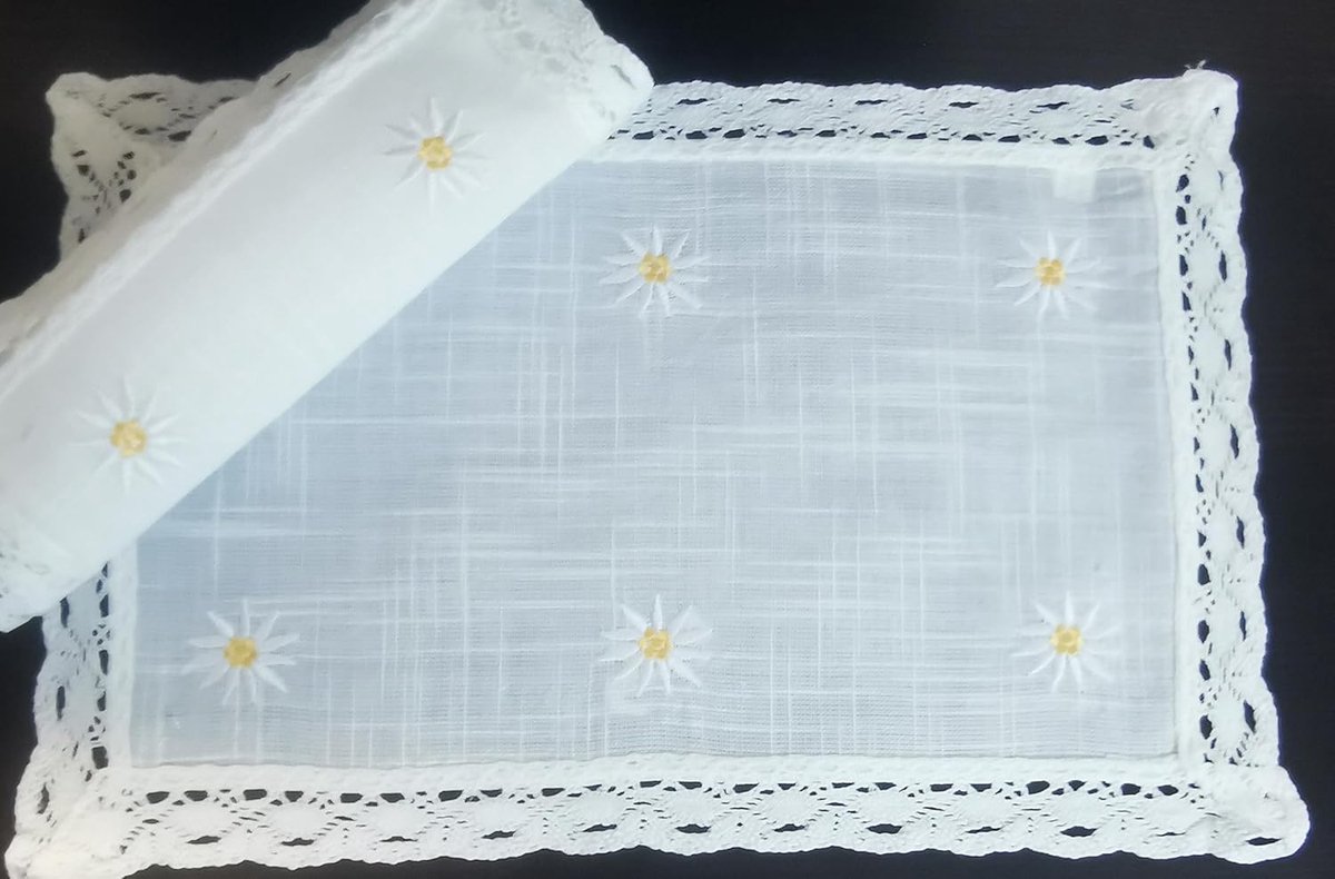 Tafelkleedset 30x45 met kant motief edelweiss geborduurd