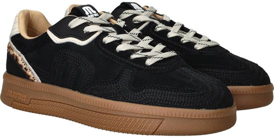 Zwarte sneakers met beige veters en luipaardprint detail op de hak. Bruine zool.