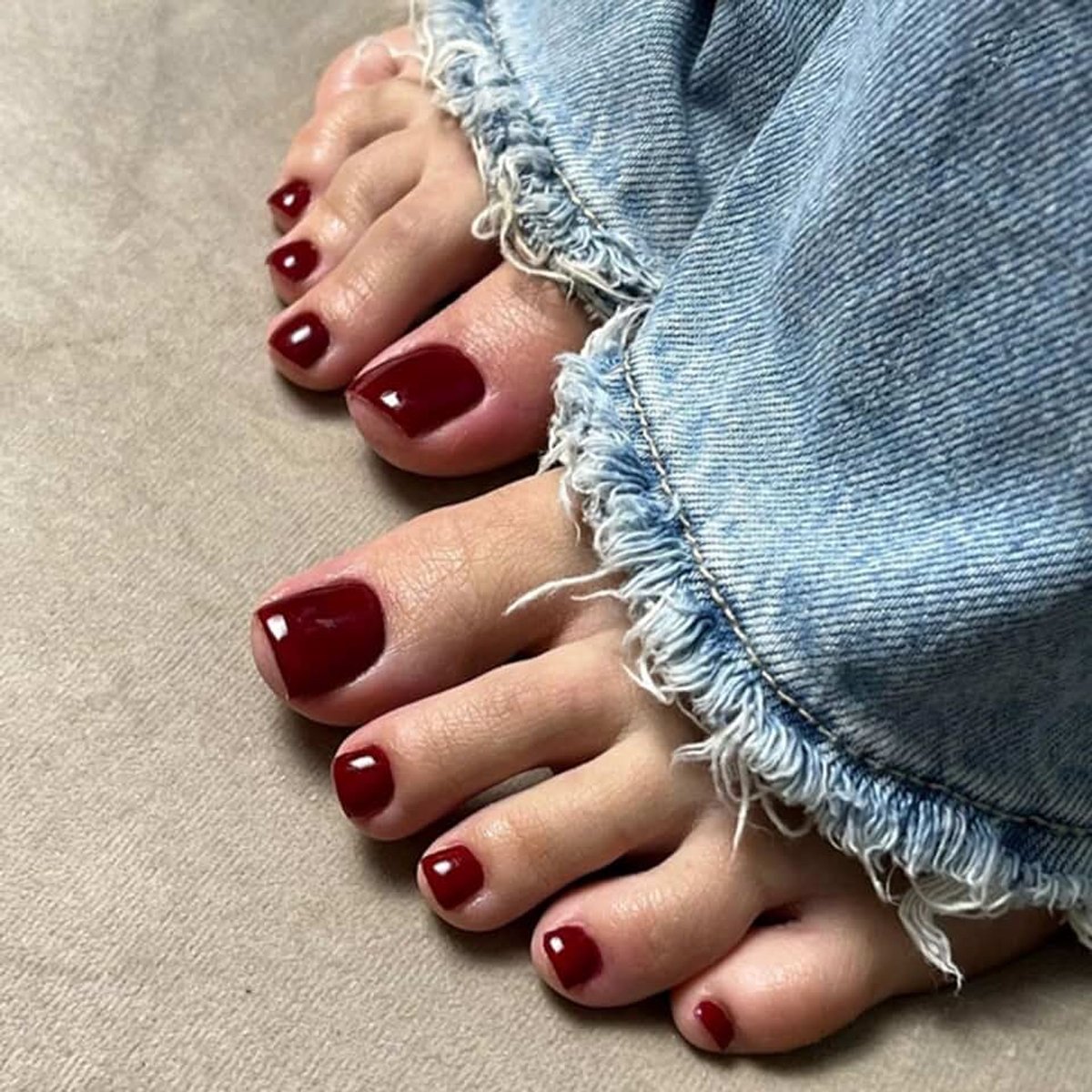 24 stuks teennagels om op te plakken, korte vierkante Franse kunstteennagels om op te plakken, rood, eenkleurig, acryl, natuurlijke valse teennagelset, full cover teennagels om op te plakken