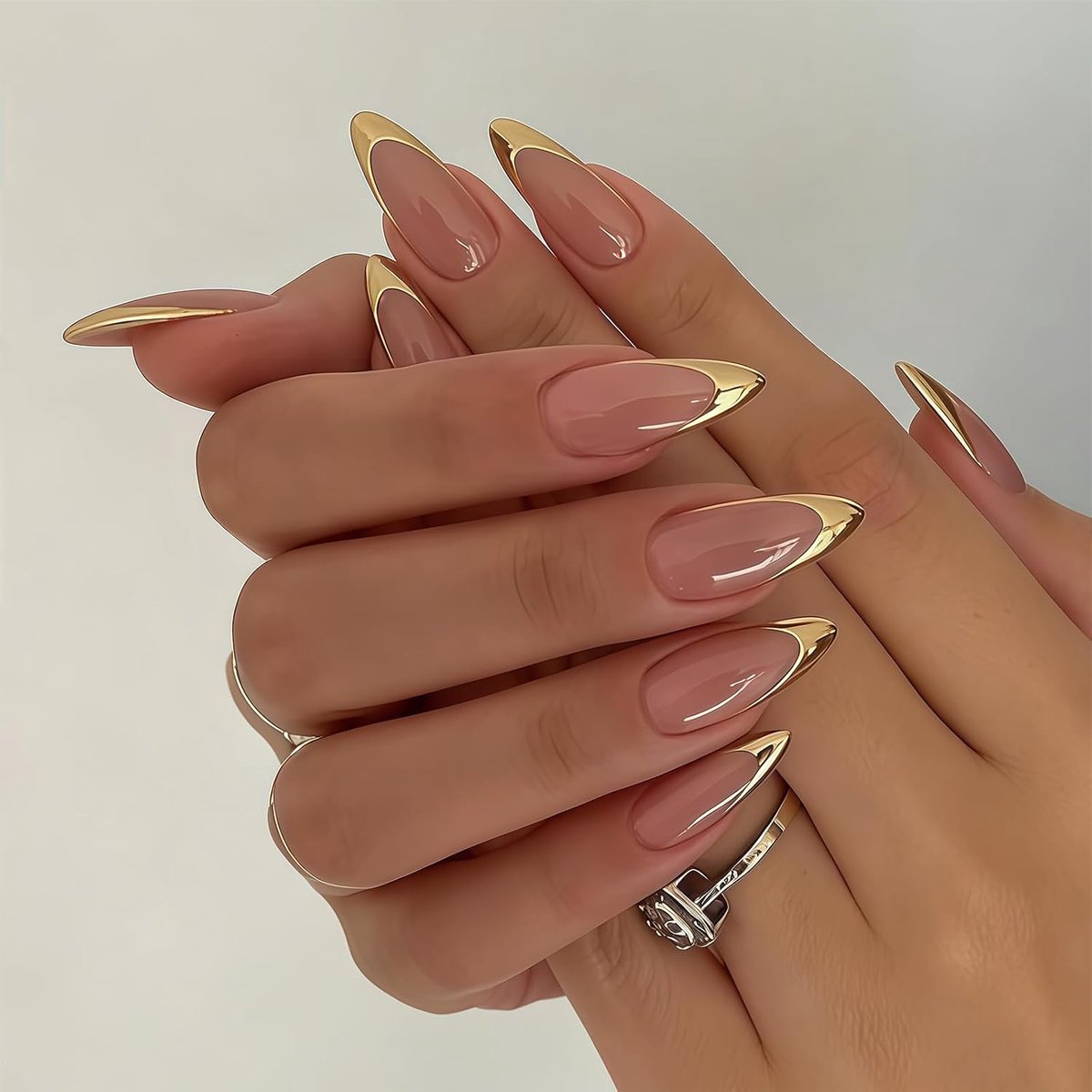 Press on nails 24 stuks - goud French tip - korte amandelvorm - ideale thuis manicure - ShopVlot