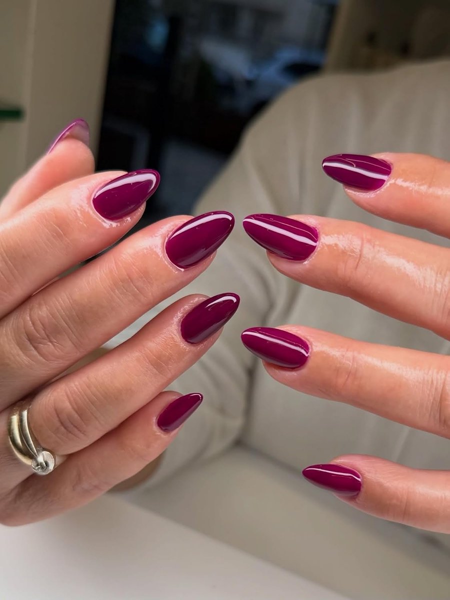 Korte kunstnagels rond - donkerpaars - uniek design - glanzend voor een stijlvolle look - ShopVlot
