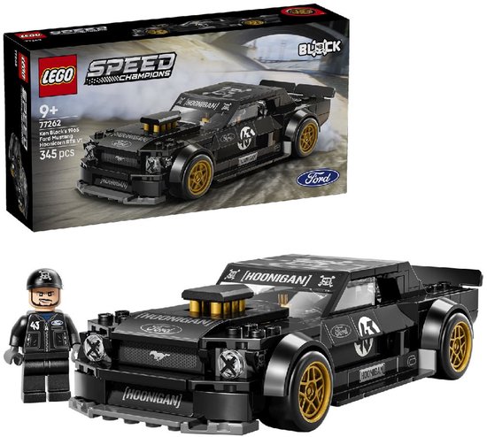 LEGO Speed Champions Ken Block's 1965 Ford Mustang Hoonicorn RTR VI, met minifiguur. Zwarte auto met gouden velgen en "HOONIGAN" opdruk.