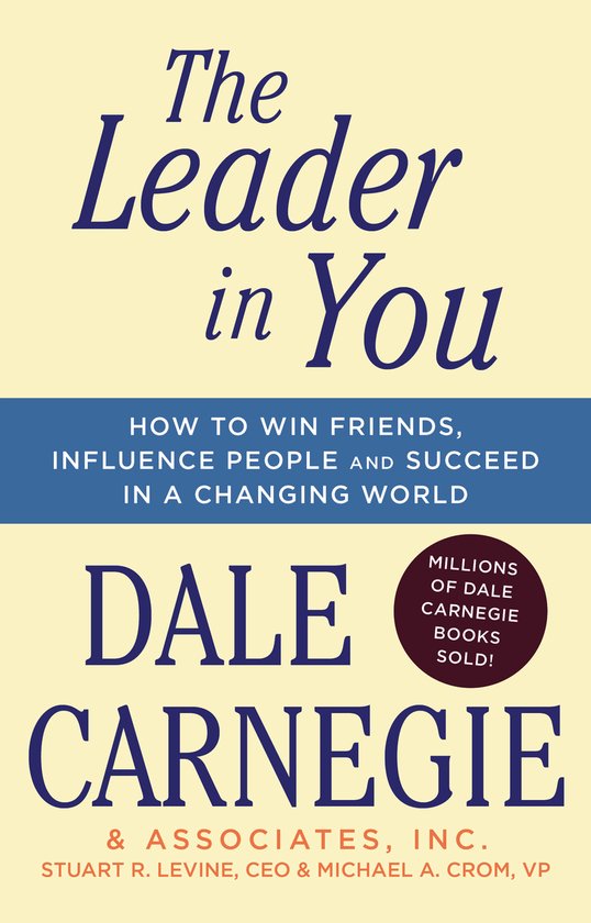 Boekhoes van The Leader in You door Dale Carnegie. De titel is in grote letters geschreven in een sierlijk lettertype.