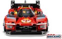 Avant d'une voiture de course LEGO Ferrari 499P rouge avec grande calandre, phares et numéro 51.