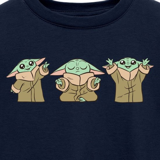 Donkerblauw T-shirt met drie afbeeldingen van Baby Yoda in zijn bruine gewaad.