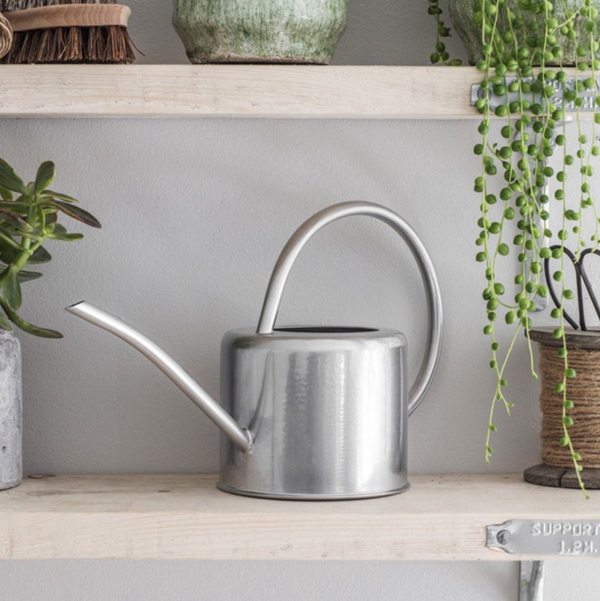 Famanu – Indoor gieter van verzinkt staal, 1,9L, voor kamerplanten, eigentijds klein ontwerp met smalle tuit en hoge handgreep