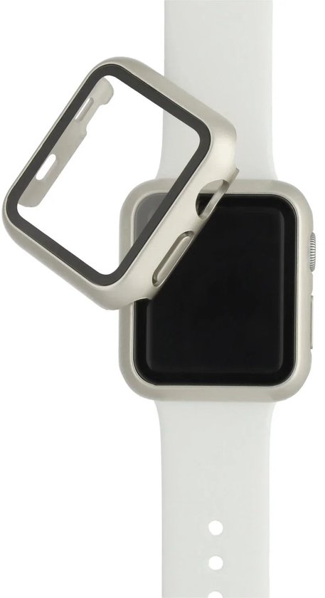 Zilverkleurige smartwatch beschermhoes wordt op een witte band geplaatst. De losse hoes hangt boven het scherm.