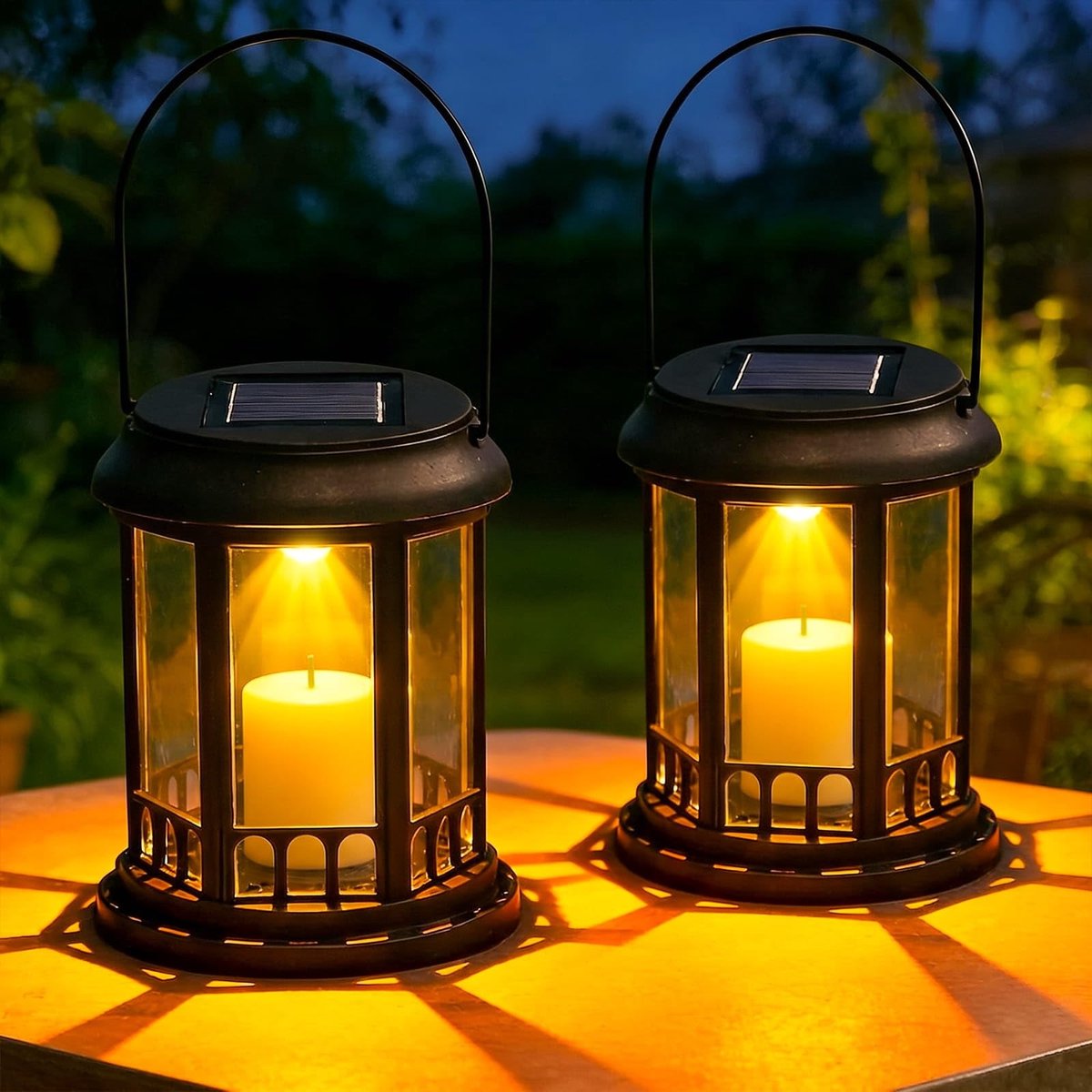 Omgoods - Set van 2 Solar Tuinlantaarns met LED Kaars Effect