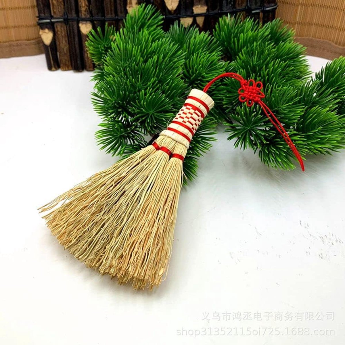 SnelShoppen - Mini Stroopveger Broom 12cm - Handgemaakte Rieten Broom voor Kleine Ruimtes, Tuin, Auto, Keuken - Lichtgewicht en Compact - 1 Stuk