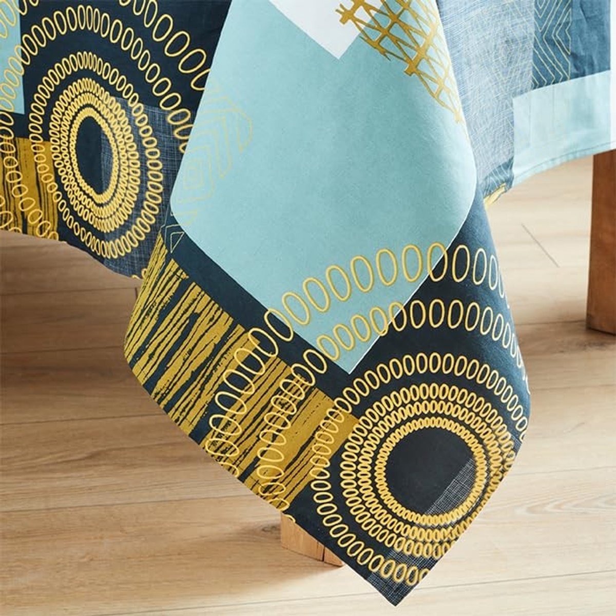 Omgoods - Magisch Etnisch Tafelkleed met Acryl Coating 160 x 160 cm Graniet
