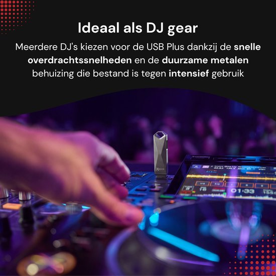 Grijze Xedor USB-stick op een DJ-mixer met de tekst "Ideaal als DJ gear".