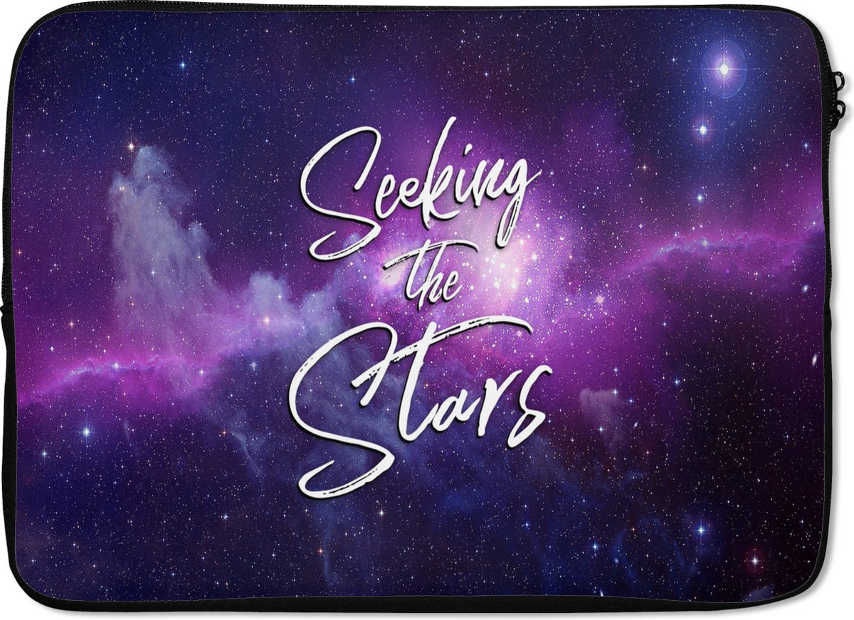 Laptophoes 14 inch - Ruimte - Quotes - 'Seeking the stars' - Spreuken - Jongens - Meisjes - Kinderen - Laptop sleeve - Binnenmaat 33x23 cm - Zwarte achterkant