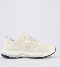 Zijaanzicht van witte Mercer 'Re-Run Pineapple' sneaker met mesh en suède details.