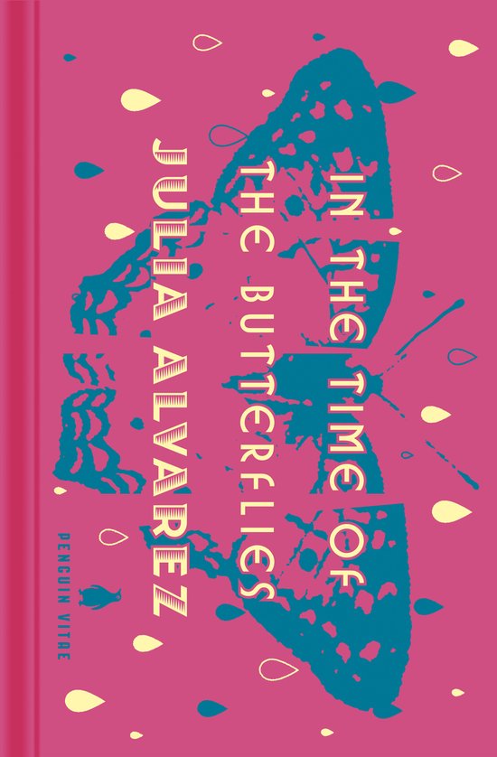 Couverture de livre rose avec un grand papillon bleu formé de texte. Le titre 'In the Time of the Butterflies' et le nom 'Julia Alvarez' sont inscrits en bleu.