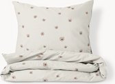Petite Amélie Peuter dekbedovertrek 120x150 cm 'Pansy' – Kinderdekbedovertrek met kussensloop 50x60 cm – 100% biologisch katoen – Handige instopstrook – Wasbaar op 60°C – Vrolijk en speels pansy bloemenontwerp