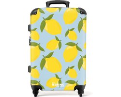 NoBoringSuitcases.com NoBoringSuitcases.com® - Koffer groot - Rolkoffer lichtgewicht - Pastel blauw met citroenen - Reiskoffer met 4 wielen - Grote trolley XL - 20 kg bagage