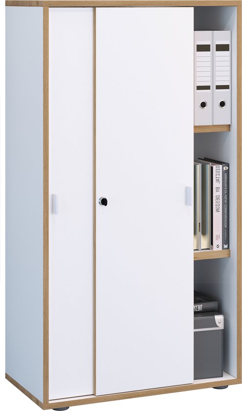 Wit archiefkast met houten omlijsting. Heeft twee schuifdeuren en een open vak met twee ordners en boeken.