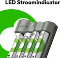 Een donkergrijze batterijlader met vier AA-batterijen. Een uitvergroot cirkelvormig gedeelte toont twee gele LED-lampjes boven de batterijen.