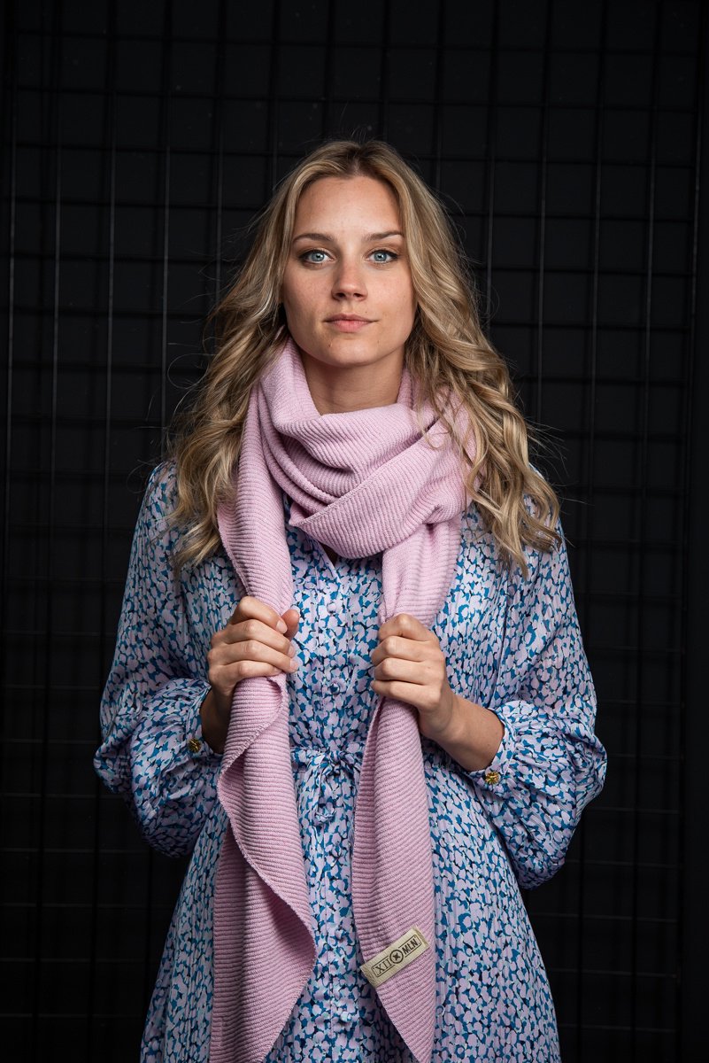 Twelve Million - Dames omslagdoek Texas - Driehoeksjaal - Gerecyclede materialen - Poncho - Wolvrij - Licht roze