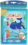 Livre de coloriage magique à l'eau sur le thème 'Sea Life', avec une baleine, une sirène, un requin et un plongeur.