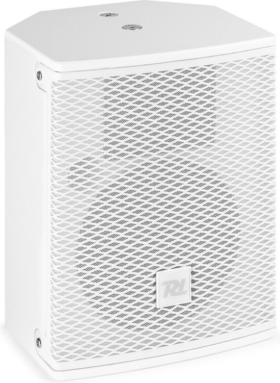 Witte luidspreker met een grill met een gedetailleerd diamantpatroon en een logo.