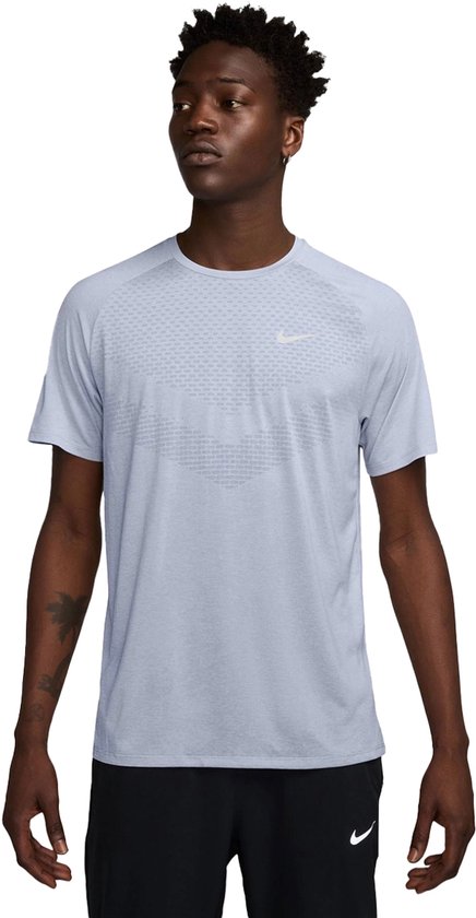 Foto: Nike stride mens dri fit adv shirt in de kleur grijs 