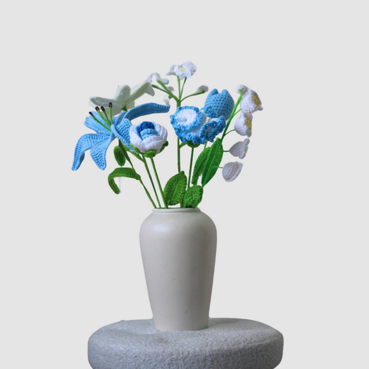 Woolbloom – kunstbloemen - Gehaakt Bloemenboeket – Handgemaakte Kunstbloemen – Kraamcadeau Jongen & Gender Reveal