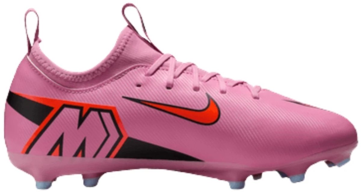 Rode Nike JR Zoom Vapor 16 Academy FG/MG voetbalschoenen voor kinderen, low-top met verbeterde Air Zoom technologie.
