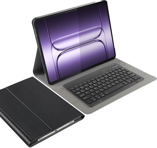 Zwarte tablet cover open met een OnePlus Pad 3 met QWERTY toetsenbord.