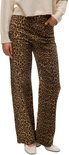 Damesjeans met luipaardprint, hoge taille, wijde pijpen, zijaanzicht met gebreide trui.