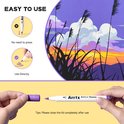 Demonstratie van het gebruik van Arrtx acrylmarkers, met illustratie van een berglandschap.