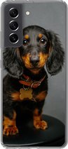 Telefoonhoesje Geschikt voor Samsung Galaxy S21 FE hoesje - Studio foto van teckel puppy - Siliconen Telefoonhoesje Telefoonhoesje