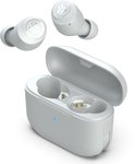 Witte oordopjes met oplaadcase. Twee oordopjes zweven rond de open case.