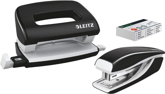 Zwarte Leitz mini nietmachine en perforator met doosje nietjes.