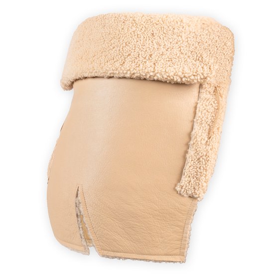 Crème lammy layer met beige teddy voering. Open aan de onderkant met een split.
