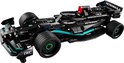 Zwarte LEGO Formule 1 auto met PETRONAS en INEOS logo's en turquoise leidingen.