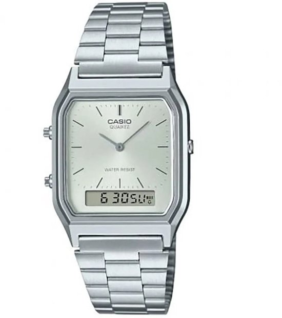Montre Casio argentée avec cadran carré et affichage numérique.