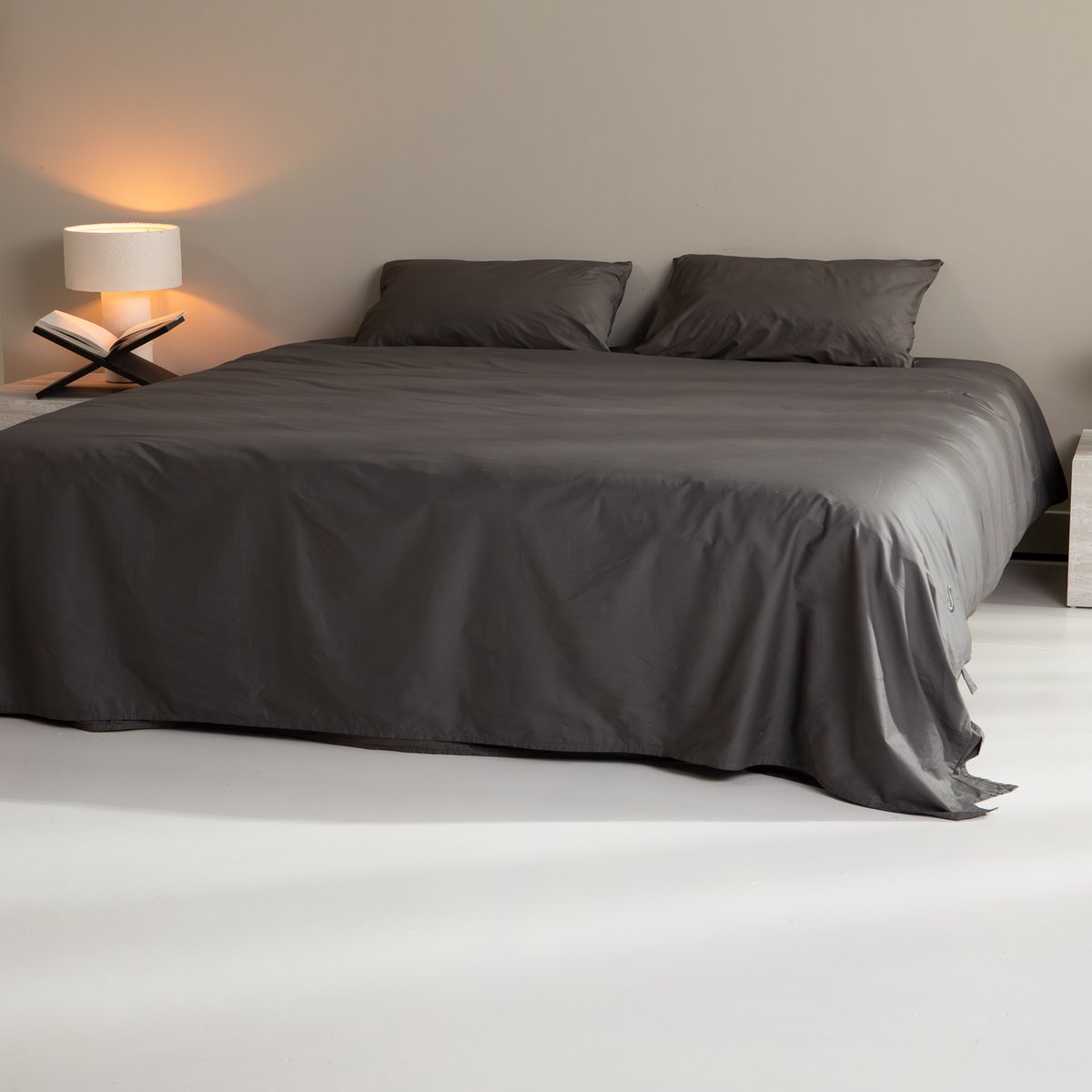 Satijn Dekbedovertrek - Gunmetal Grey - 200 x 220 cm - 2 Persoons - Incl. 2 kussenslopen - Tweepersoons - Beddengoed - Dekbedhoes - Hoogwaardige kwaliteit - Grijs