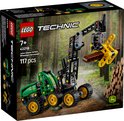 LEGO Technic John Deere 1470H bosbouwmachine model met kraan en grijper, groen en zwart.