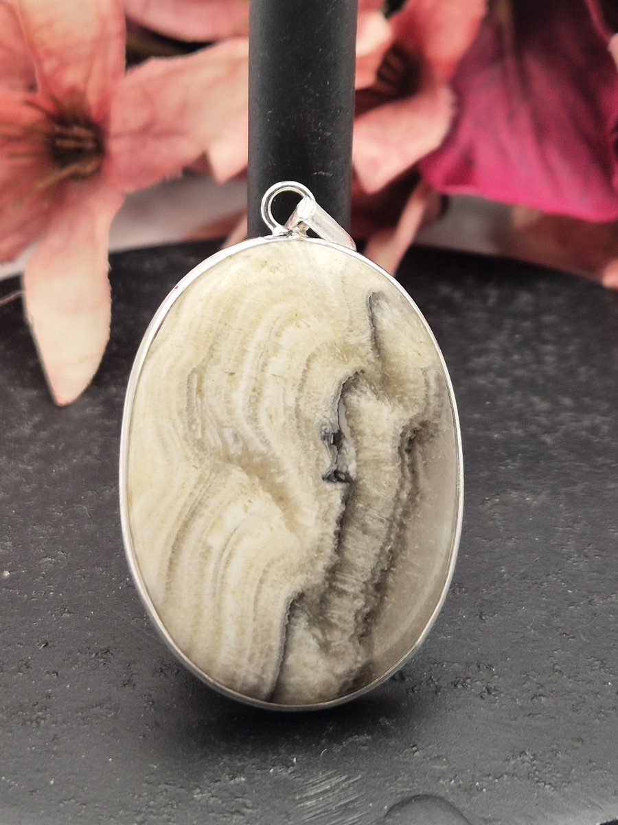 Edelsteen Zebra Calciet hanger ingezet in 925 Sterling zilver