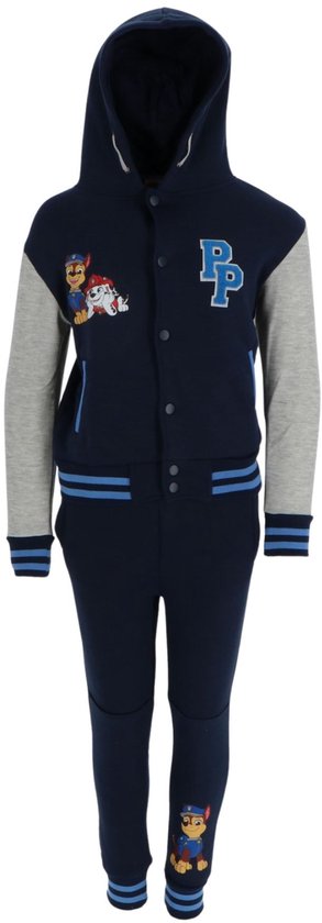 Donkerblauw joggingpak met grijze mouwen, Paw Patrol opdruk en blauw-witte strepen op de boorden.
