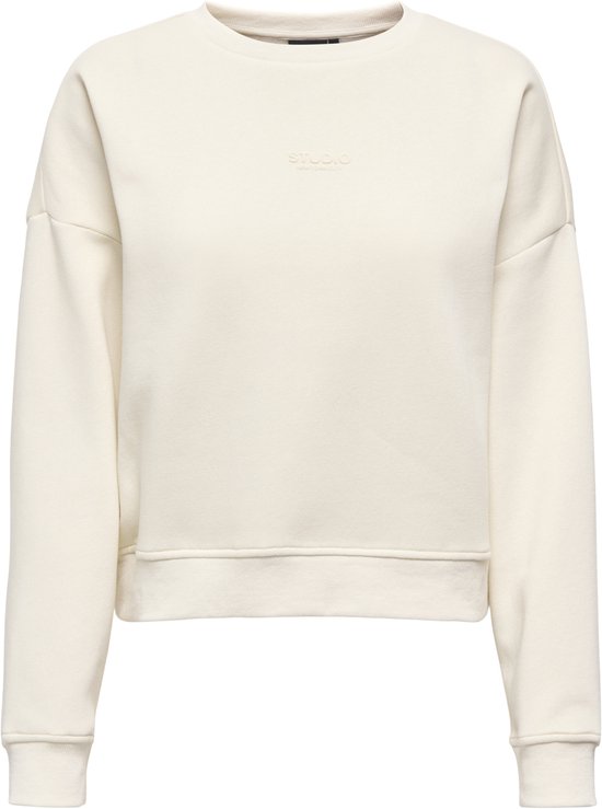 Pull crème à col rond et logo discret "studio" sur la poitrine.