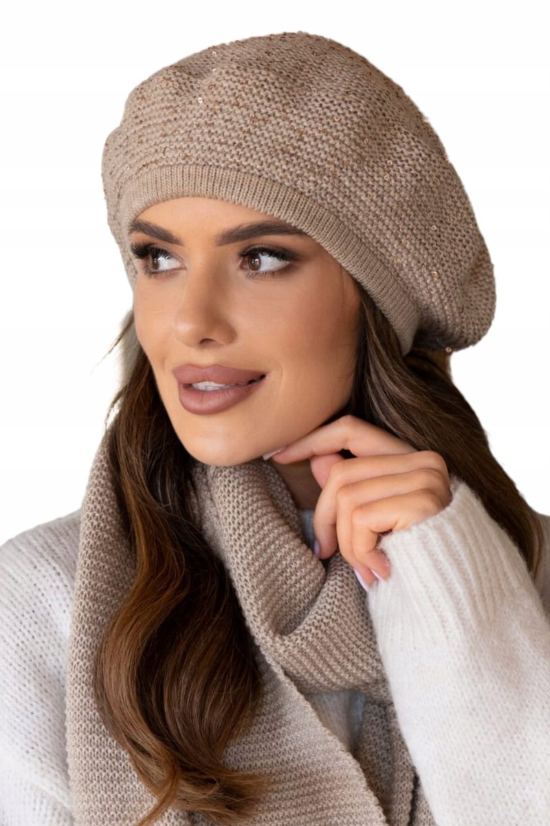Dames baret PIWONIA met pailletten, donkerbeige, zacht fleece, geproduceerd in Polen