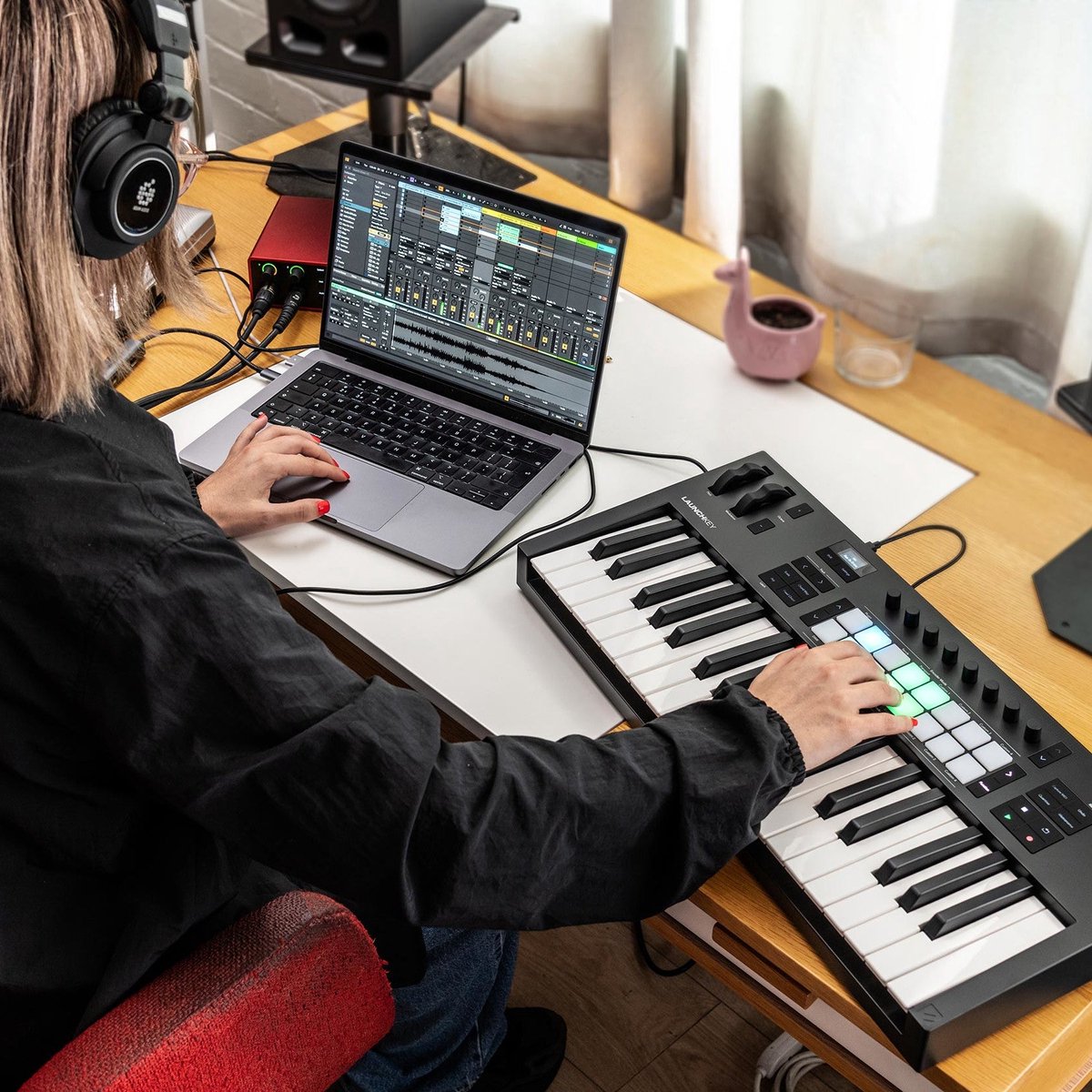 NOVATION/KEYBOARDS/37 keys, 16 pads thumbnail 2
