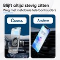 Vergelijking van een stabiele CarMe telefoonhouder met een instabiele telefoonhouder van een ander merk in een auto.