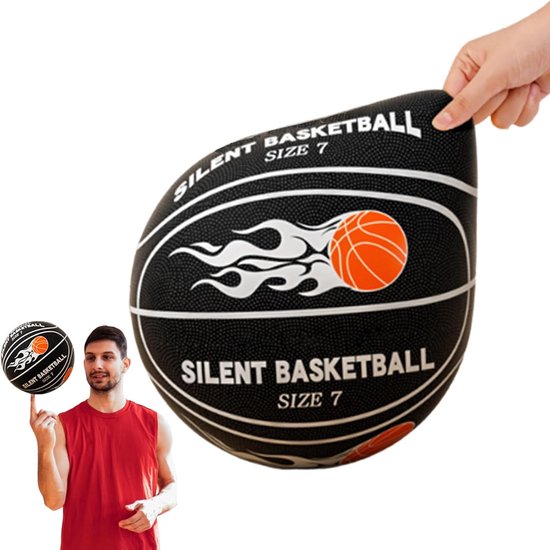 Man met zwarte "Silent Basketball" maat 7, met oranje basketbal logo en vlammen, in handen.