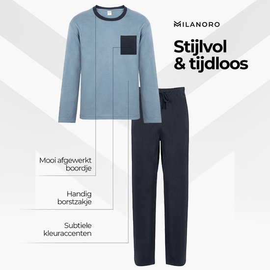 Mooie blauwe pyjamaset met lange mouwen en donkerblauw borstzakje. Broek met trekkoord. Subtiele kleuraccenten.