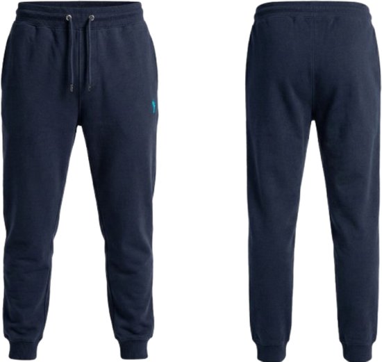 Voor- en achterkant van een navy joggingbroek met petrolblauw logo op de linkerheup.